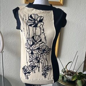 LIVIANA CONTI Made in Italy 100% Fleece Wool Floral 3D Design Sz 42 (small)